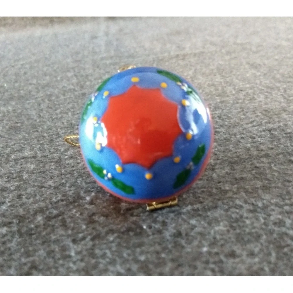Ornament Trinket Box Porcelain Hinged‎ Christmas Ball Hanging Cord Orig Box NEW
